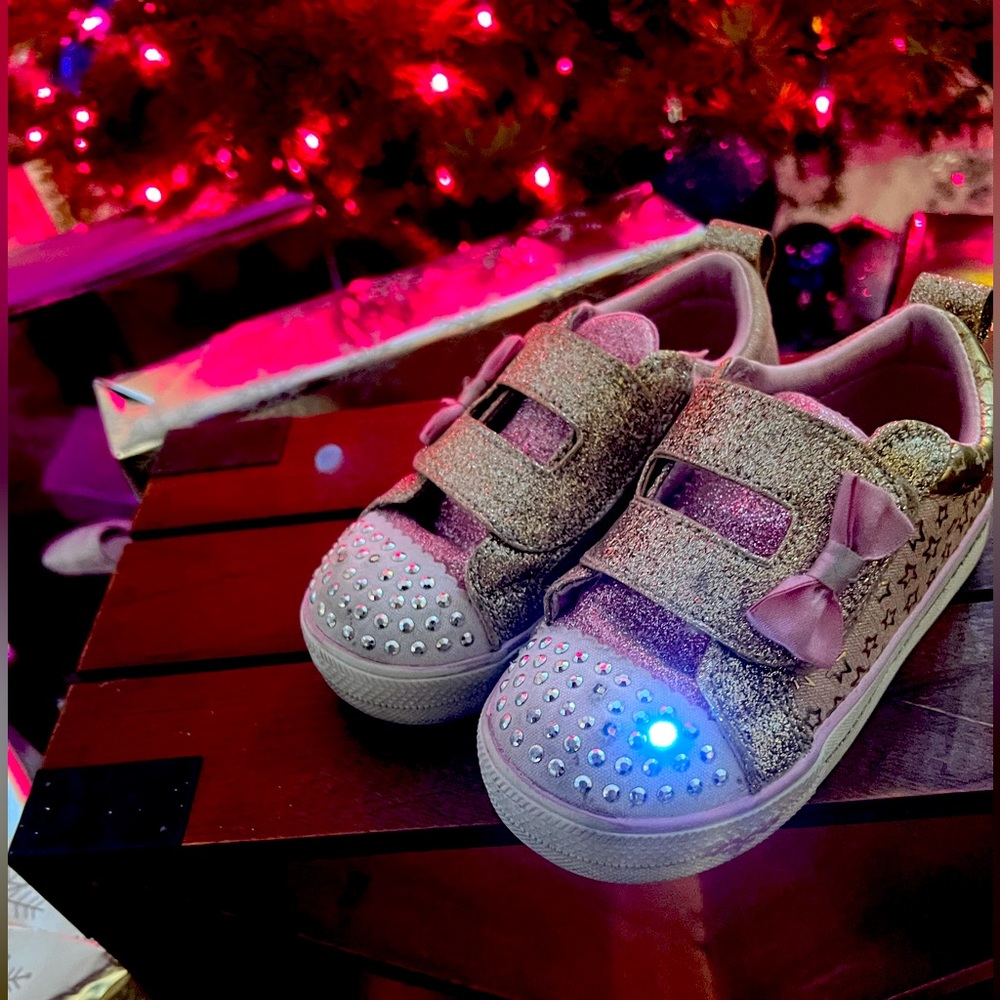 Pink & gold size 9 toddler light up shoes